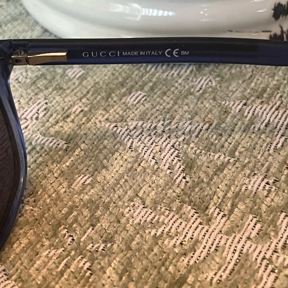 Gucci Wayfarer Sunglasses like new. They will have case also! ๐ฎ๐น Awesome ๐ - Picture 6 of 7